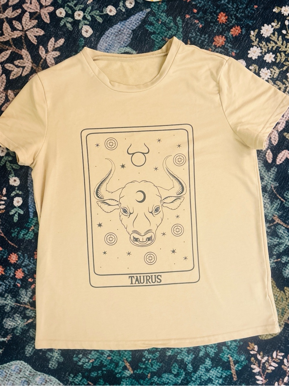 ✨Taurus✨♉️ Graphic Tee, Beige, Size S